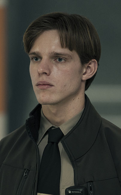 Finn Bennett as Peter Prior