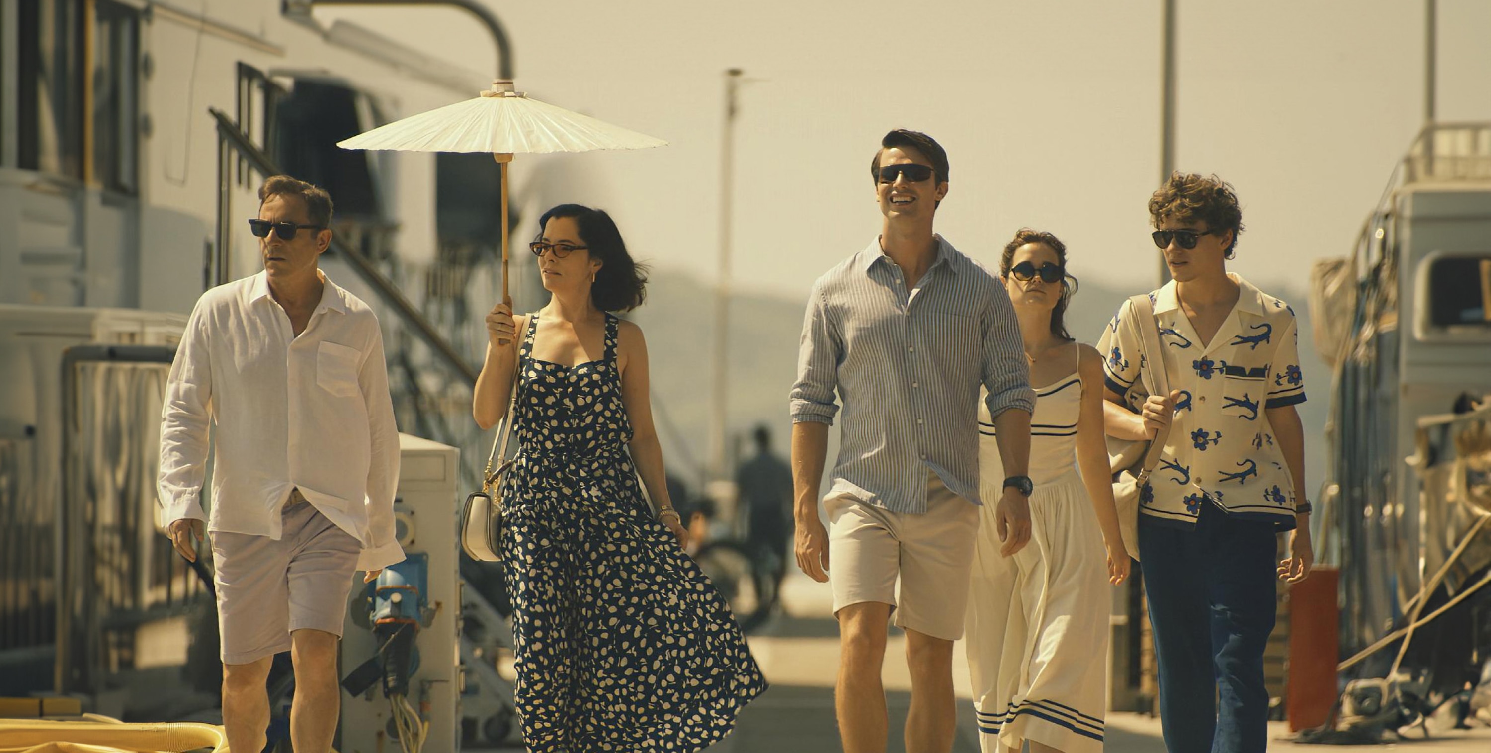 Victoria Ratliff (Parker Posey), holding a parasol, walks with her husband, Timothy (Jason Isaacs), and their three children: Saxon (Patrick Schwarzenegger), Piper (Sarah Catherine Hook), and Lochlan (Sam Nivola).
