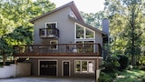 Lackluster Lake House