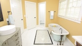 Charleston: Historic Main Suite With Southern Charm
