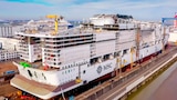 Super Cruise Ship