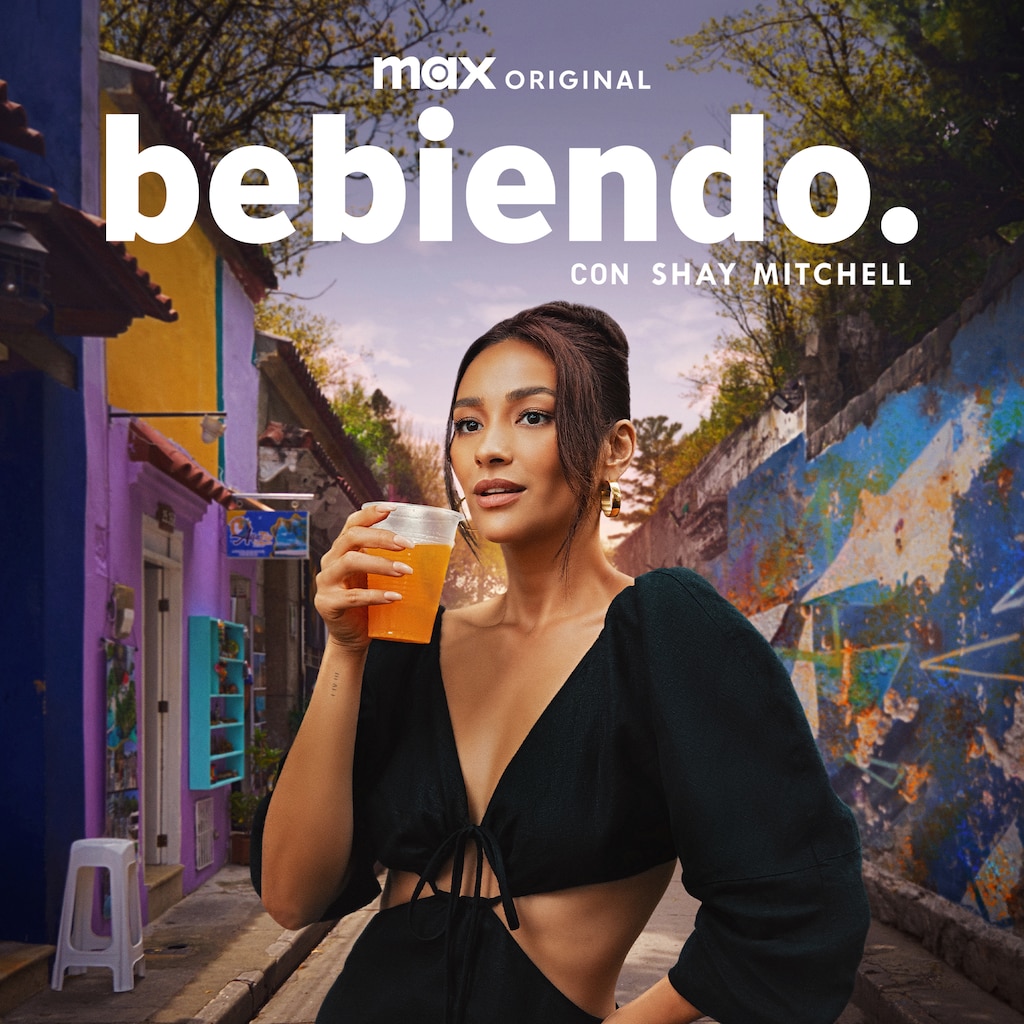 Bebiendo con Shay Mitchell