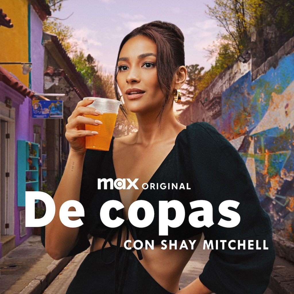 Bebiendo con Shay Mitchell