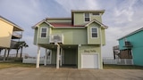 A Hunt for a Galveston Beach Home Getaway