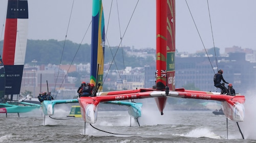 Jetzt ansehen Racing on the Edge | Sport auf HBO Max