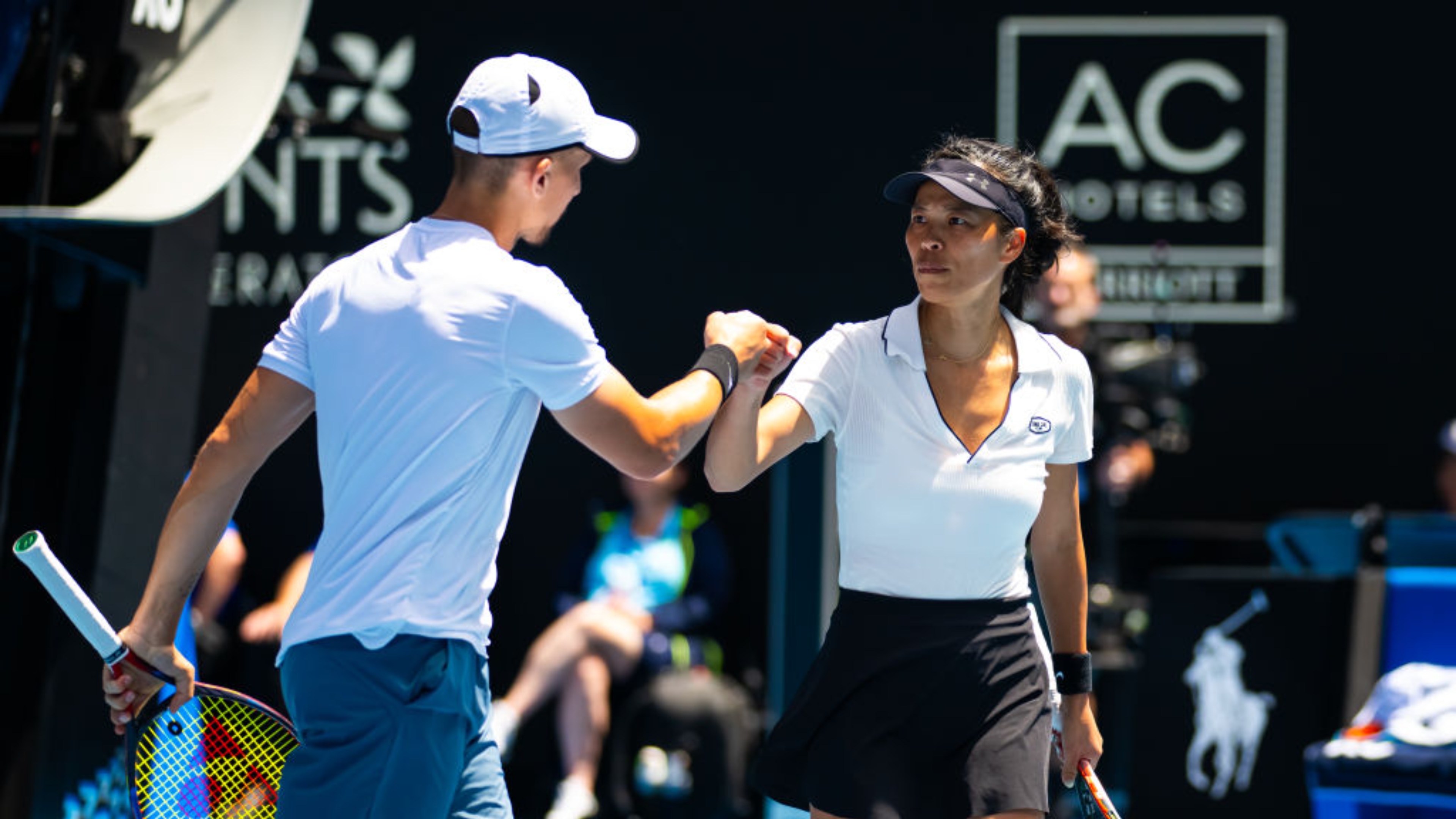 Watch E. Jones / H. Jones - S. Hsieh / J. Zielinski |